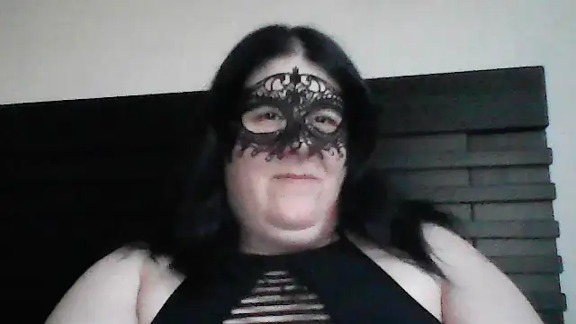 Snapshot of RavenRunee chatting on July 2026 02:40:02 AM RavenRunee online show from July 2026 02:40:02 AM