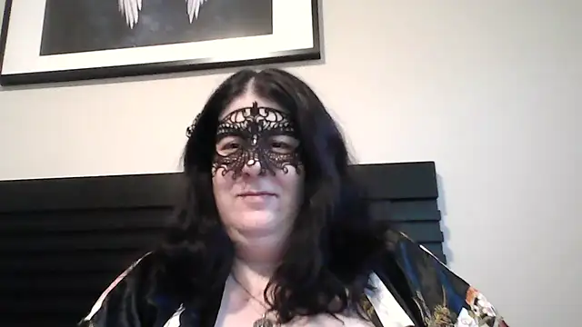 Snapshot of RavenRunee chatting on July 2026 01:30:01 AM RavenRunee online show from July 2026 01:30:01 AM