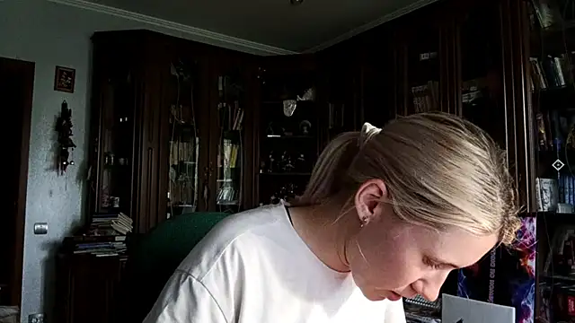 Snapshot of KellyOutdoor chatting on June 2026 08:53:01 AM KellyOutdoor online show from June 2026 08:53:01 AM