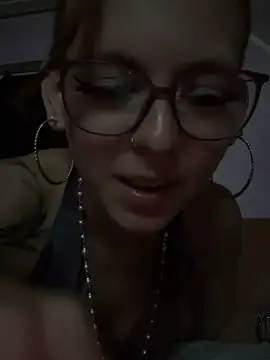Snapshot of Alina-420 chatting on June 2026 08:10:01 PM Alina-420 online show from June 2026 08:10:01 PM