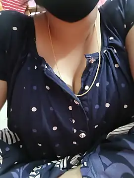 Snapshot of moumondal4 chatting on July 2026 11:14:01 AM moumondal4 online show from July 2026 11:14:01 AM