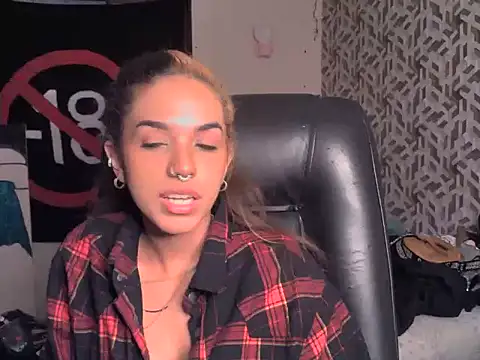 JadeSolari online show from July 2026 02:14:01 AM