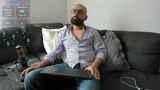 Snapshot of ezequiel_mobland chatting on July 2026 01:26:01 PM ezequiel mobland online show from July 2026 01:26:01 PM