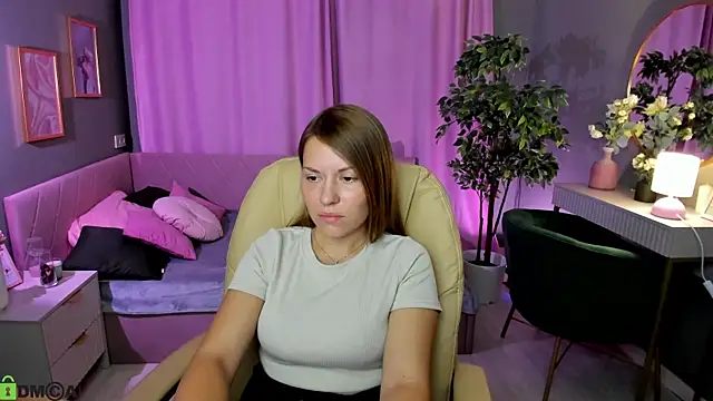 Snapshot of Kira_Miragee chatting on July 2026 01:11:01 AM Kira Miragee online show from July 2026 01:11:01 AM