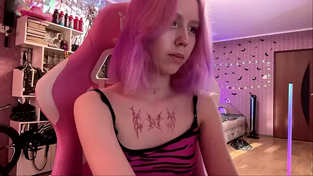 Snapshot of lonely_bunny chatting on July 2026 02:20:01 PM lonely bunny online show from July 2026 02:20:01 PM