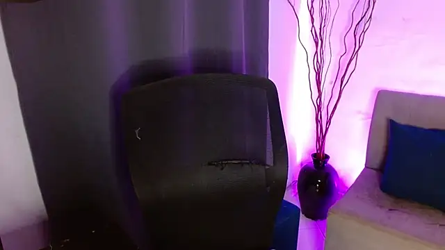 lispetite online show from April 2026 06:06:01 AM