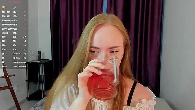 Snapshot of LunalBrooks chatting on July 2026 05:04:02 PM LunalBrooks online show from July 2026 05:04:02 PM