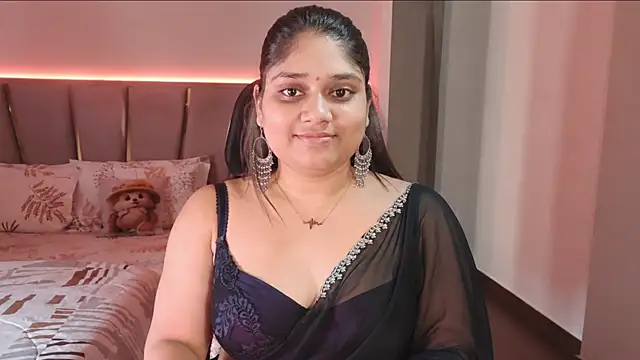 Snapshot of Varsha-ji765 chatting on July 2026 06:21:01 PM Varsha-ji765 online show from July 2026 06:21:01 PM
