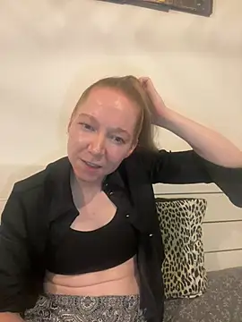 Snapshot of EmmaaFit chatting on July 2026 05:05:02 PM EmmaaFit online show from July 2026 05:05:02 PM