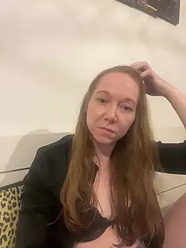 Snapshot of EmmaaFit chatting on July 2026 05:18:02 PM EmmaaFit online show from July 2026 05:18:02 PM