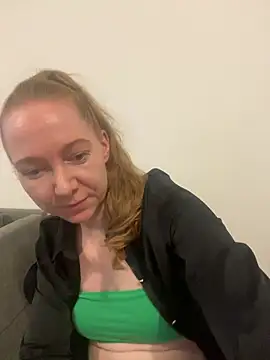 Snapshot of EmmaaFit chatting on July 2026 05:08:02 PM EmmaaFit online show from July 2026 05:08:02 PM