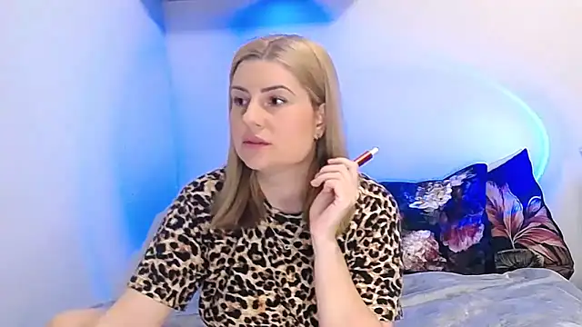 Snapshot of alisenties chatting on April 2026 03:05:01 PM alisenties online show from April 2026 03:05:01 PM
