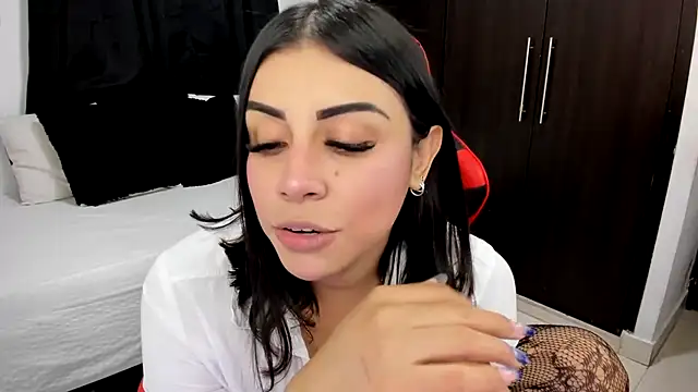 lucy007  online show from September 2025 11:19:02 PM