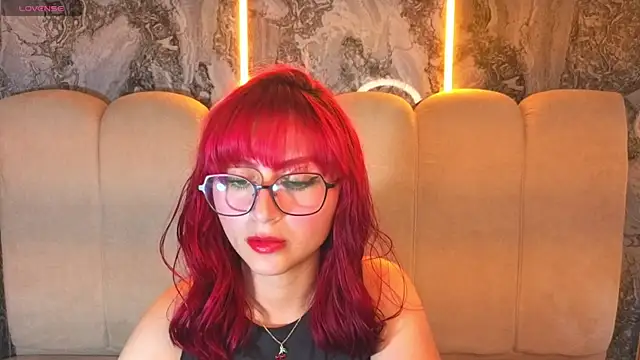 Queen Red v online show from July 2026 03:33:01 AM