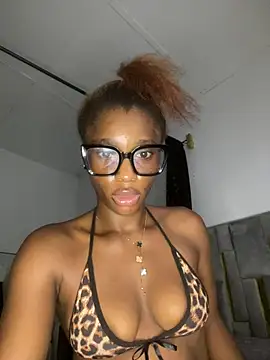 Snapshot of Nirahbeauty chatting on July 2026 04:21:01 PM Nirahbeauty online show from July 2026 04:21:01 PM