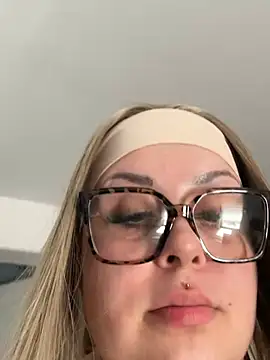 Peachy bella online show from August 2026 03:36:01 PM