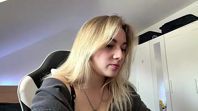 tutsiecutie online show from July 2026 11:52:01 AM
