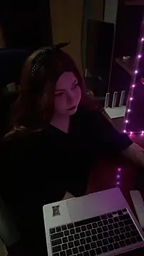 JosieLawton online show from July 2026 07:10:01 PM