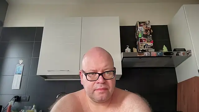 Snapshot of theitalianbear chatting on July 2026 06:17:02 AM theitalianbear online show from July 2026 06:17:02 AM