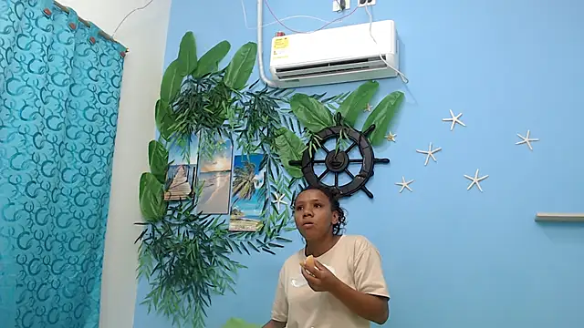 Snapshot of vanessa18nice chatting on July 2026 02:15:01 PM vanessa18nice online show from July 2026 02:15:01 PM