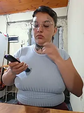 Snapshot of Reina00 chatting on July 2026 10:28:02 PM Reina00 online show from July 2026 10:28:02 PM