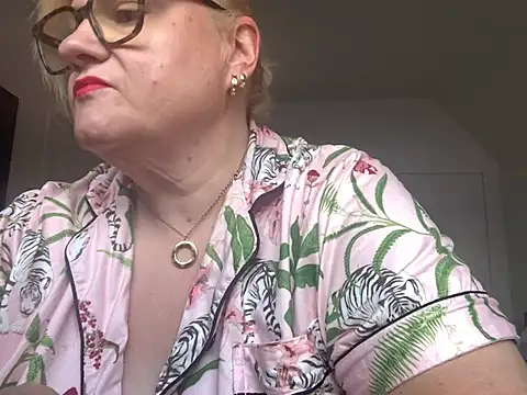 ExperiencedCurvyBelle online show from August 2026 05:59:01 PM