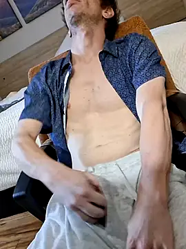 ColtonHungBigz online show from August 2026 07:01:02 PM