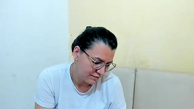 Snapshot of MARILYN_GARCIA chatting on April 2026 05:30:01 PM MARILYN GARCIA online show from April 2026 05:30:01 PM