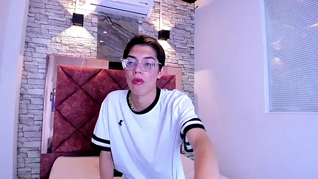 Snapshot of LianFerrer1 chatting on August 2026 11:34:01 AM LianFerrer1 online show from August 2026 11:34:01 AM