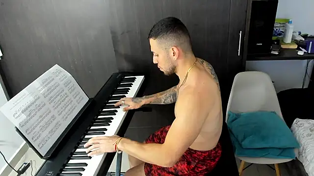 Snapshot of logan_smith chatting on January 2026 01:21:02 AM logan smith online show from January 2026 01:21:02 AM