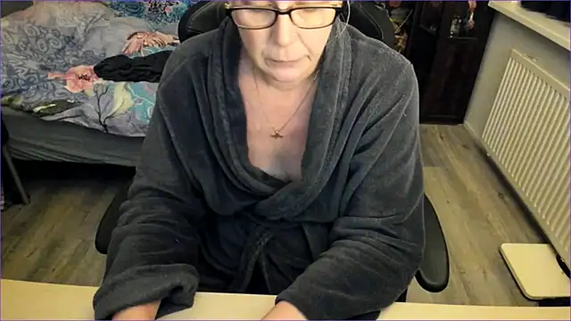 minoesje37 online show from December 2024 08:25:02 PM