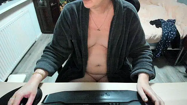 minoesje37 online show from February 2025 08:36:01 PM