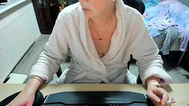 minoesje37 online show from March 2025 08:40:01 PM