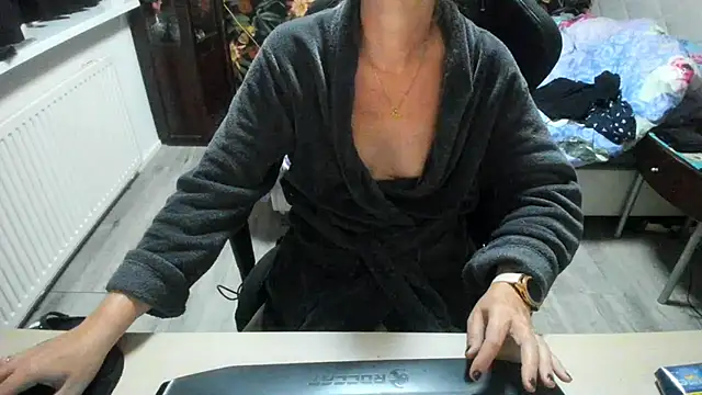 minoesje37 online show from September 2025 07:19:02 PM