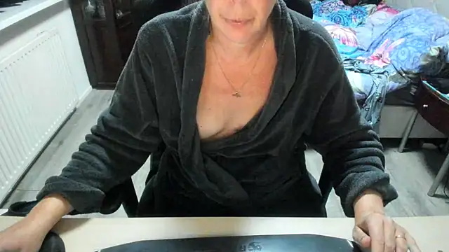 minoesje37 online show from October 2025 08:29:01 PM