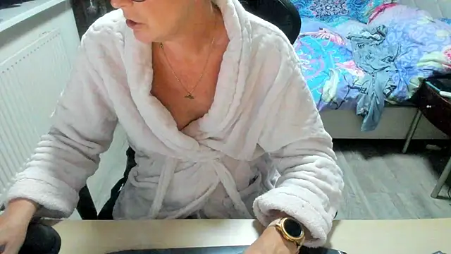 minoesje37 online show from October 2025 07:33:02 PM