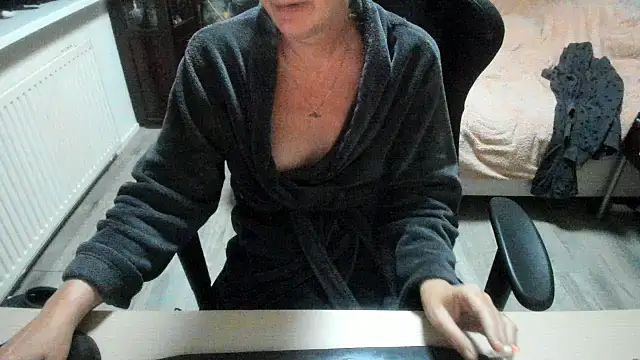 minoesje37 online show from October 2025 07:25:02 PM