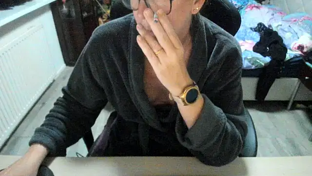 minoesje37 online show from November 2025 08:07:01 PM