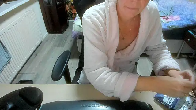 minoesje37 online show from December 2025 08:47:01 PM