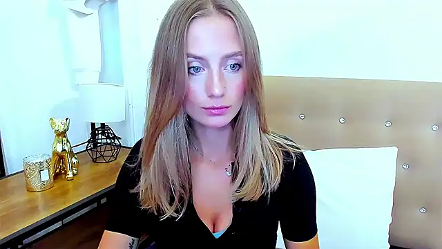Snapshot of LenaCUTE chatting on September 2025 09:15:02 PM LenaCUTE online show from September 2025 09:15:02 PM