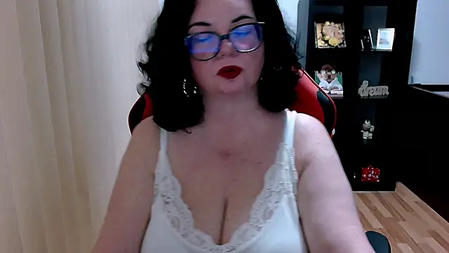 Snapshot of MissTroublle chatting on June 2026 09:45:01 AM MissTroublle online show from June 2026 09:45:01 AM