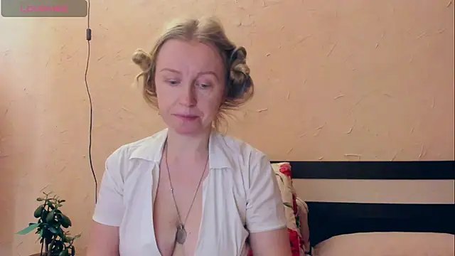 I AM MILF online show from April 2026 07:03:01 AM