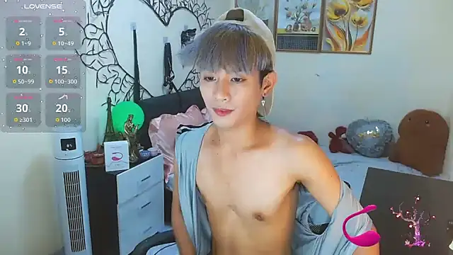 Snapshot of WildestTwink chatting on September 2025 04:17:01 PM WildestTwink online show from September 2025 04:17:01 PM