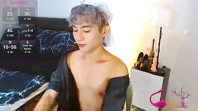 Snapshot of WildestTwink chatting on April 2026 07:05:02 PM WildestTwink online show from April 2026 07:05:02 PM