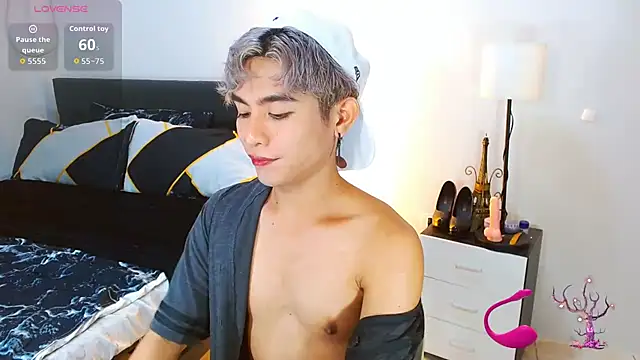Snapshot of WildestTwink chatting on April 2026 11:02:02 PM WildestTwink online show from April 2026 11:02:02 PM