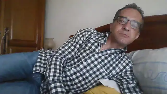 CarlosRocha73 online show from April 2026 12:32:01 PM