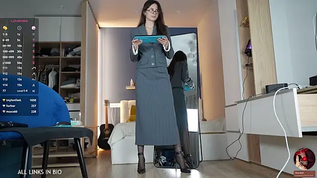 LAUREL HAZEL online show from March 2025 10:13:02 PM