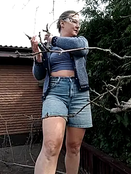 SwedishJennifer online show from April 2026 01:01:01 PM