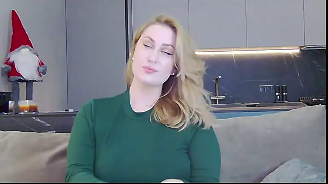 Snapshot of Sinful_Eyes chatting on December 2024 01:38:02 PM Sinful Eyes online show from December 2024 01:38:02 PM