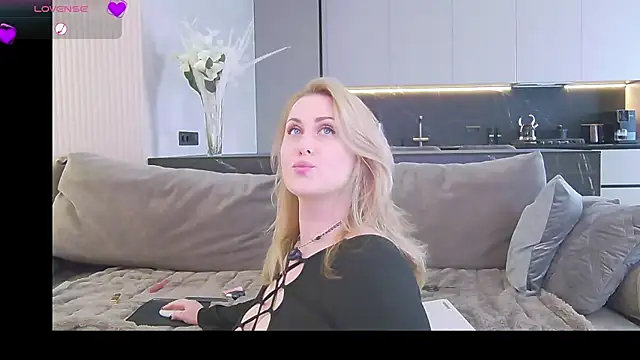 Snapshot of Sinful_Eyes chatting on February 2025 11:23:01 AM Sinful Eyes online show from February 2025 11:23:01 AM